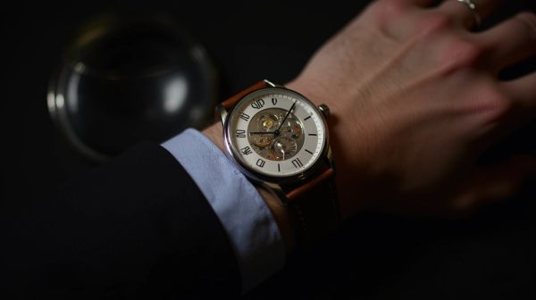 Pour un style unique : optez pour des bijoux pour homme